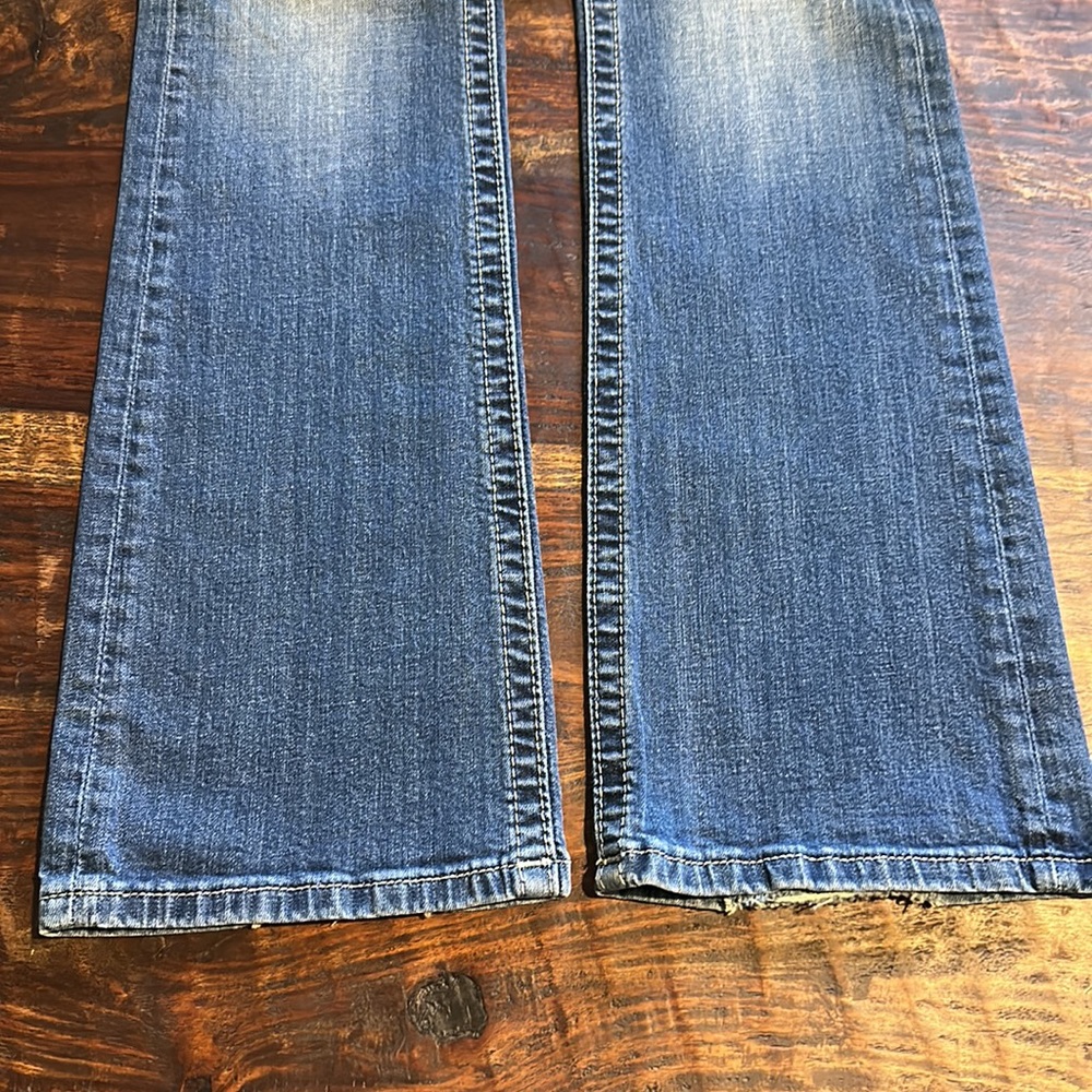 Miss me Jeans in a light denim all rhinestones in tact. A size 29 - Picture 5 of 7